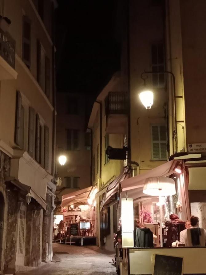Cadre De Reve Mais Vous Faites Le Menage- Very Good Prices But You Have To Clea-N Th-E Flat Cannes Luaran gambar